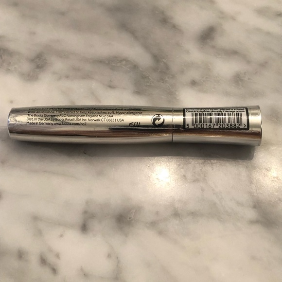 Dramatic Lift Mascara - Silver - Picture 2 of 3